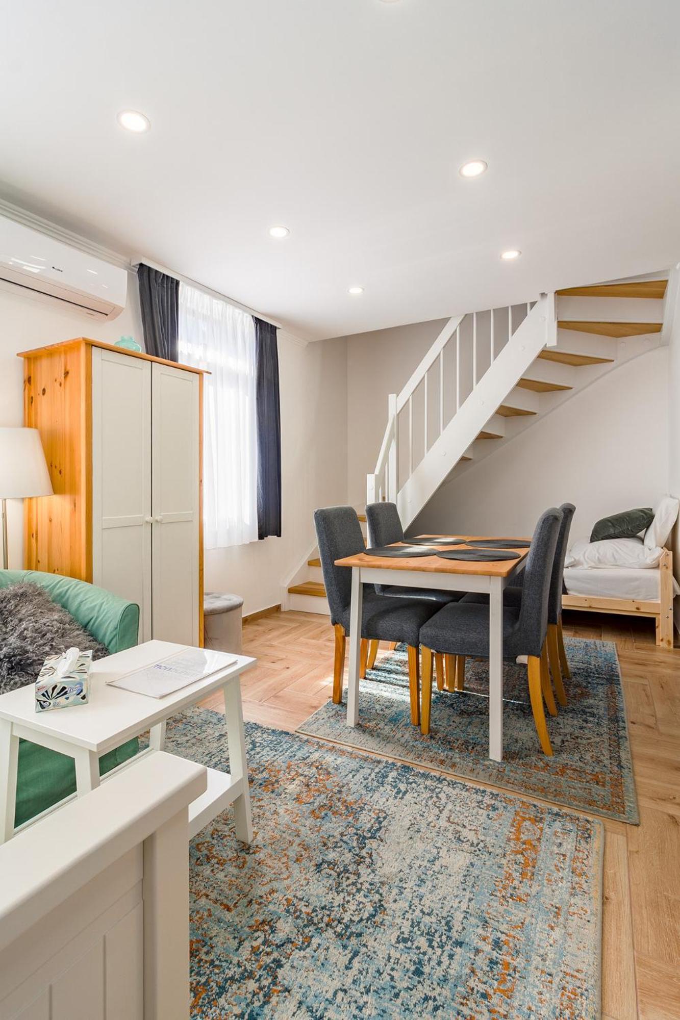 Appartement Monbuhim Twin à Veszprém Extérieur photo