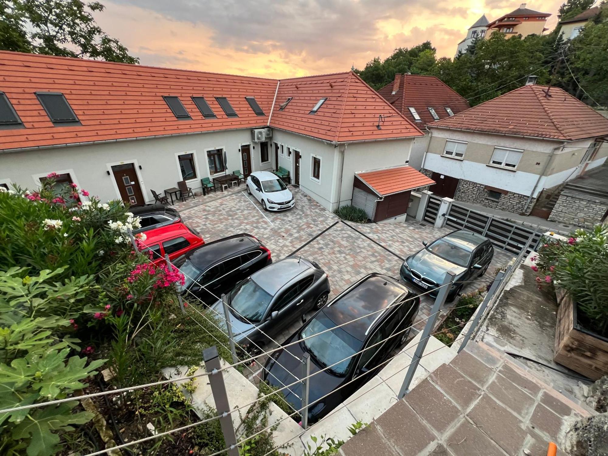 Appartement Monbuhim Twin à Veszprém Extérieur photo